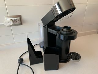 Cafetera Nespresso Vertuo para piezas.