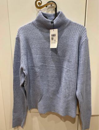 Jersey azul cuello alto