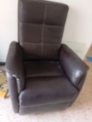 Sillón de piel marrón