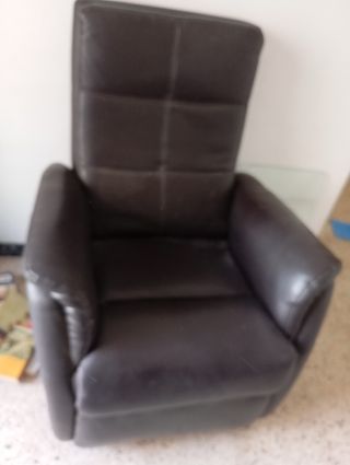 Sillón de piel marrón