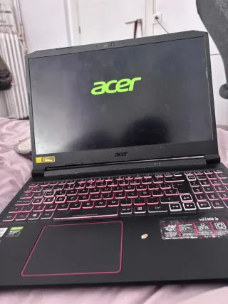 Acer Nitro 5 Laptop Negra y Roja