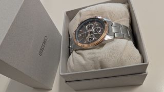 Reloj Seiko SBTR026 Cronógrafo Cuarzo Dorado Gris