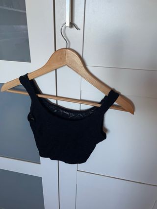 Top Bershka Negro Encaje