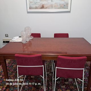 Mesa comedor extensible (sillas no)
Madera
6 a 10