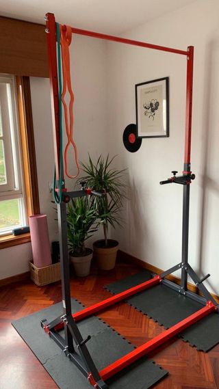 Estación de dominadas y entrenamiento