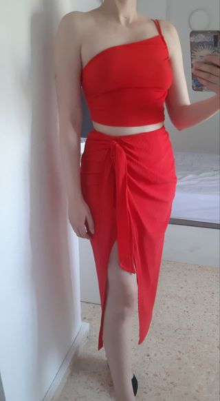 Conjunto 2 piezas. Nuevo sin estrenar. Color rojo.