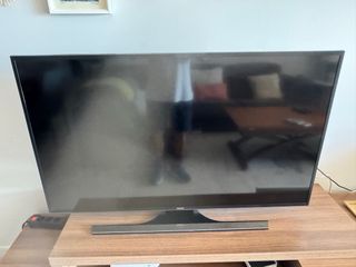 Televisor Samsung 40” LED Smart TV (averiado)