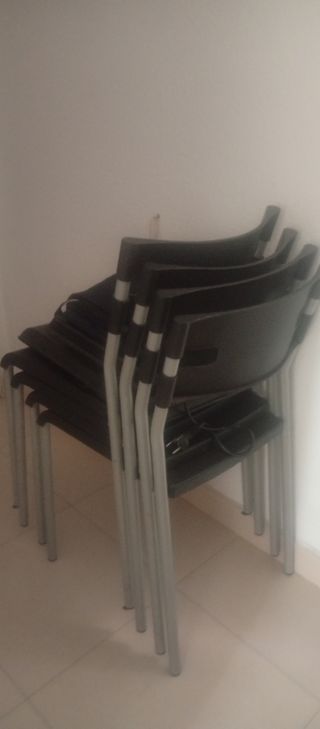 Sillas. Regalo mesa 