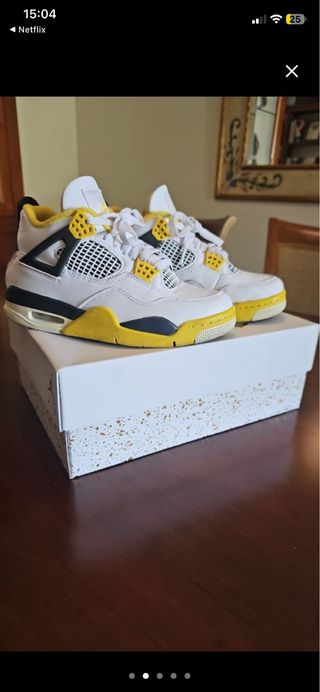 Jordan 4 Blanco y Amarillo