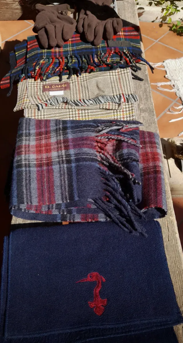 Bufandas, Gorros, Guantes y Pañuelos de marca