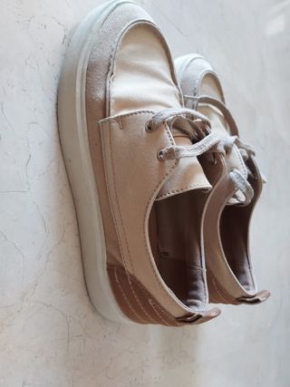 Zapatos Zara.