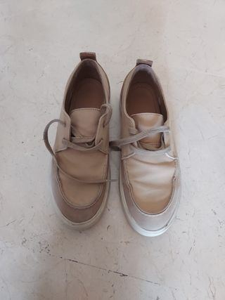 Zapatos Zara.