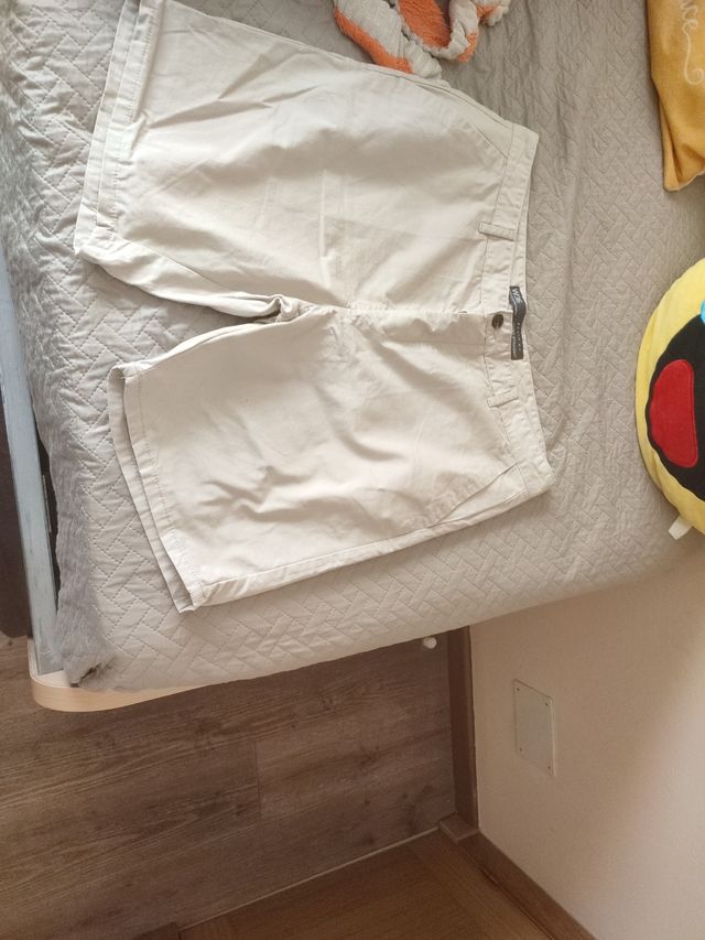 Pantalones cortos beige hombre