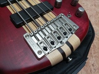 Bajo Cort 5 cuerdas