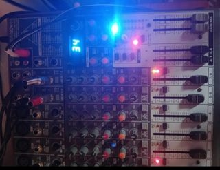 Mesa de Som Behringer 