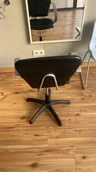 2 Sillas de Peluquería Negras y Plateadas