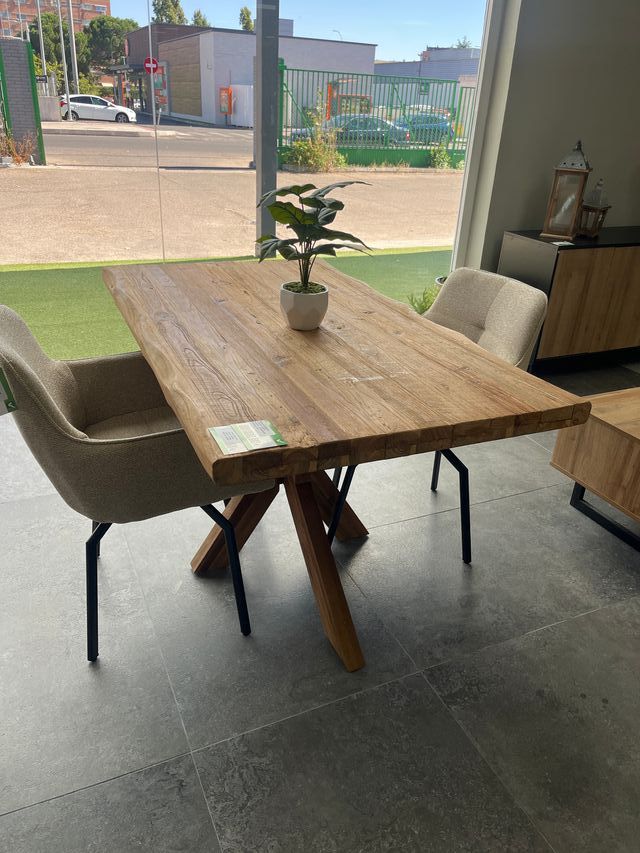 Mesa con tablero robusto