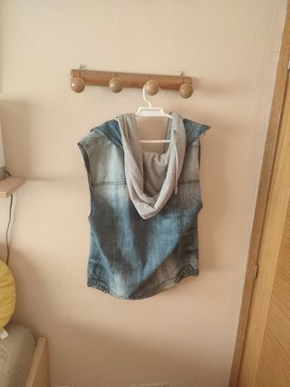 Chaleco vaquero con capucha hombre