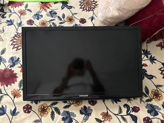 Samsung 24” UE24H4003 – con soporte de pared