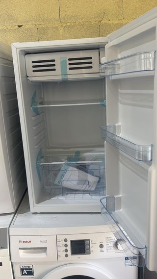 NEVERA PEQUEÑA BAJO ENCIMERA 