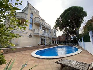 Chalet en alquiler en La Pineda en Castelldefels