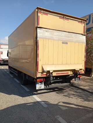 Camión Iveco Eurocargo averiado viela
