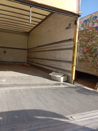 Camión Iveco Eurocargo averiado viela