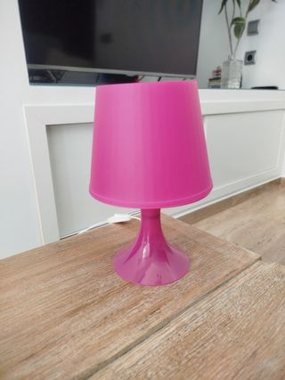 Lámpara de mesa rosa