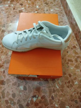 Zapatillas Nike Mujer Blancas y Doradas