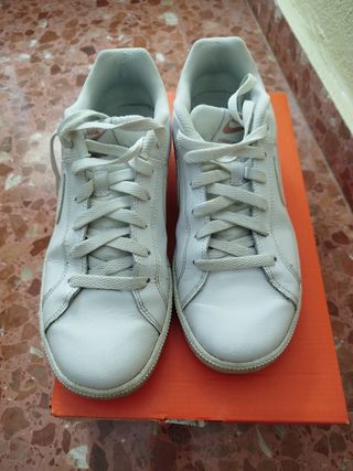 Zapatillas Nike Mujer Blancas y Doradas