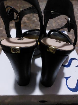 Sandalias Guess Negras Plataforma Tacón