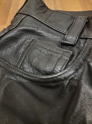 Pantalón de cuero (piel)