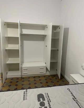 Armario Cuatro puertas y dos cajones 