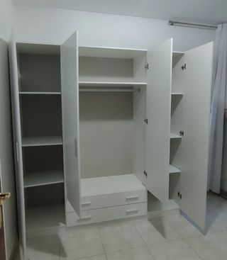 Armario Cuatro puertas y dos cajones 