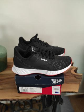 Zapatillas Reebok Negras y Rojas Talla 38