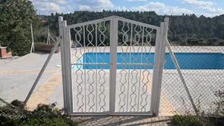 Par de puertas de hierro forjado
