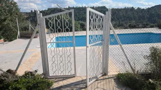 Par de puertas de hierro forjado