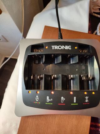 Cargador Baterías Universal Tronic