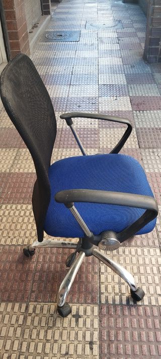 2 sedie da ufficio ergonomiche blu e nere