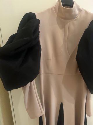 Vestido largo IQ RUNWAY beige y negro