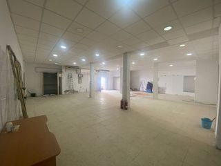 Local comercial en alquiler en Gelves