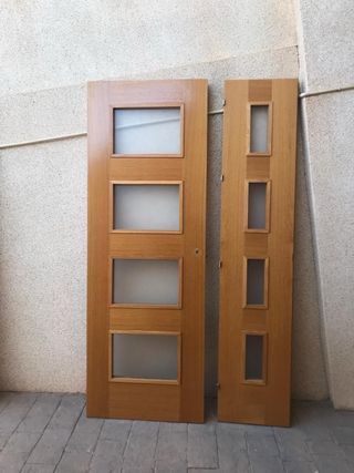 Puerta de roble con cristal: 42'5x2'03 72'5x2'03