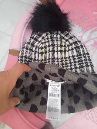 Gorro Desigual Negro y Gris fluor