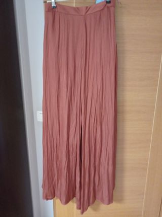 Pantalones anchos Zara.