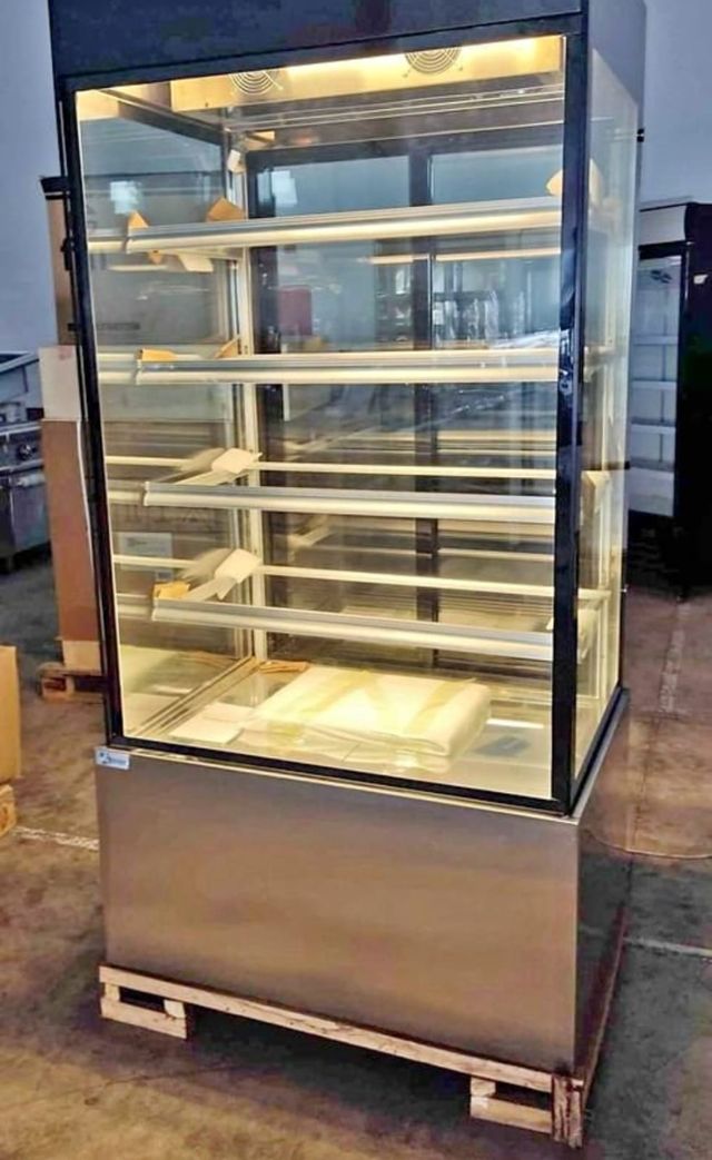 Vitrina expositora Pastelera Refrigerada