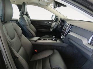 Volvo XC60 B4 2WD Plus Dark MHEV