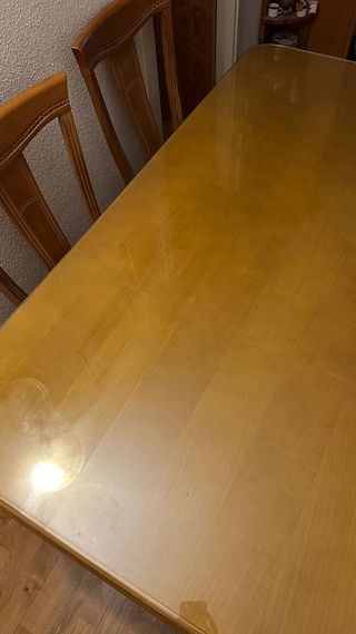 Mesa de comedor con 6 sillas a juego