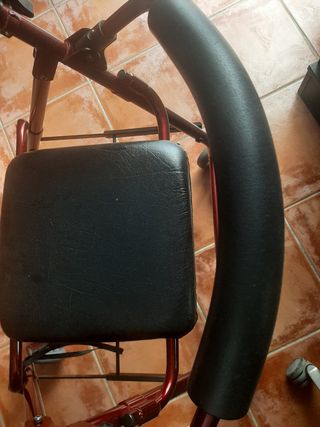 Andador para mayores con asiento