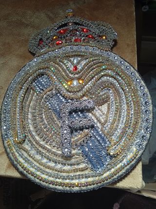 Escudo Real Madrid bordado con pedrería i yute