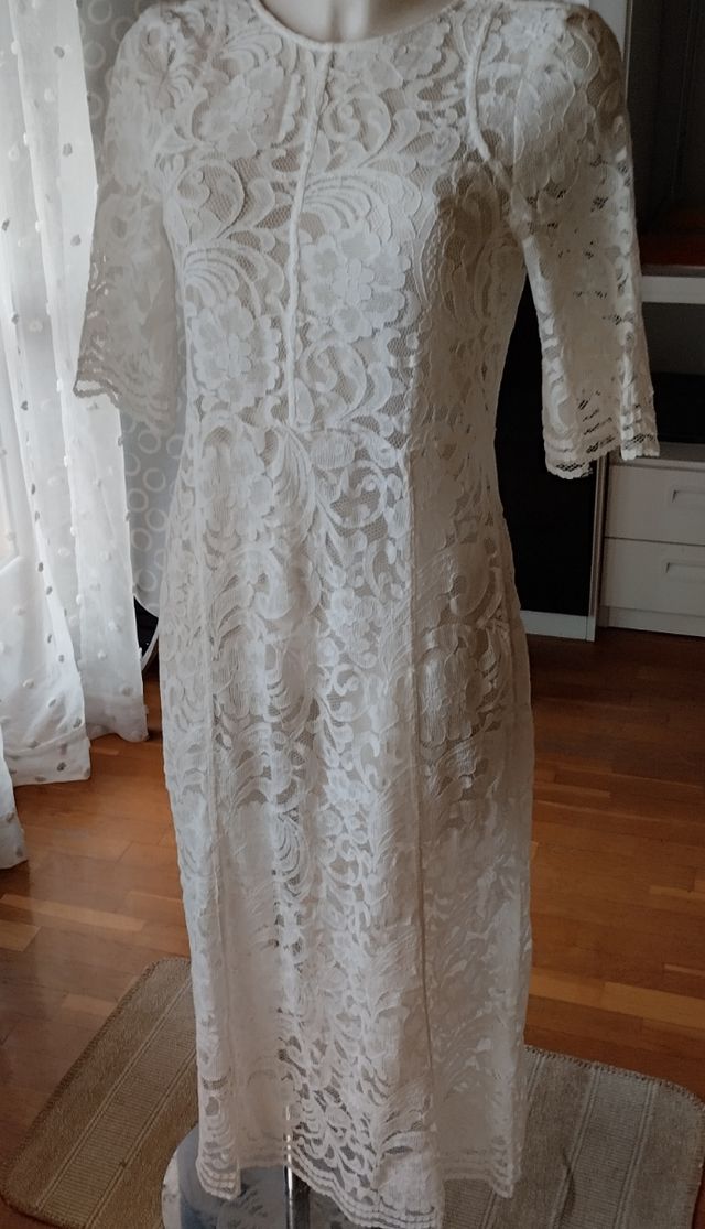 Vestido midi encaje nude